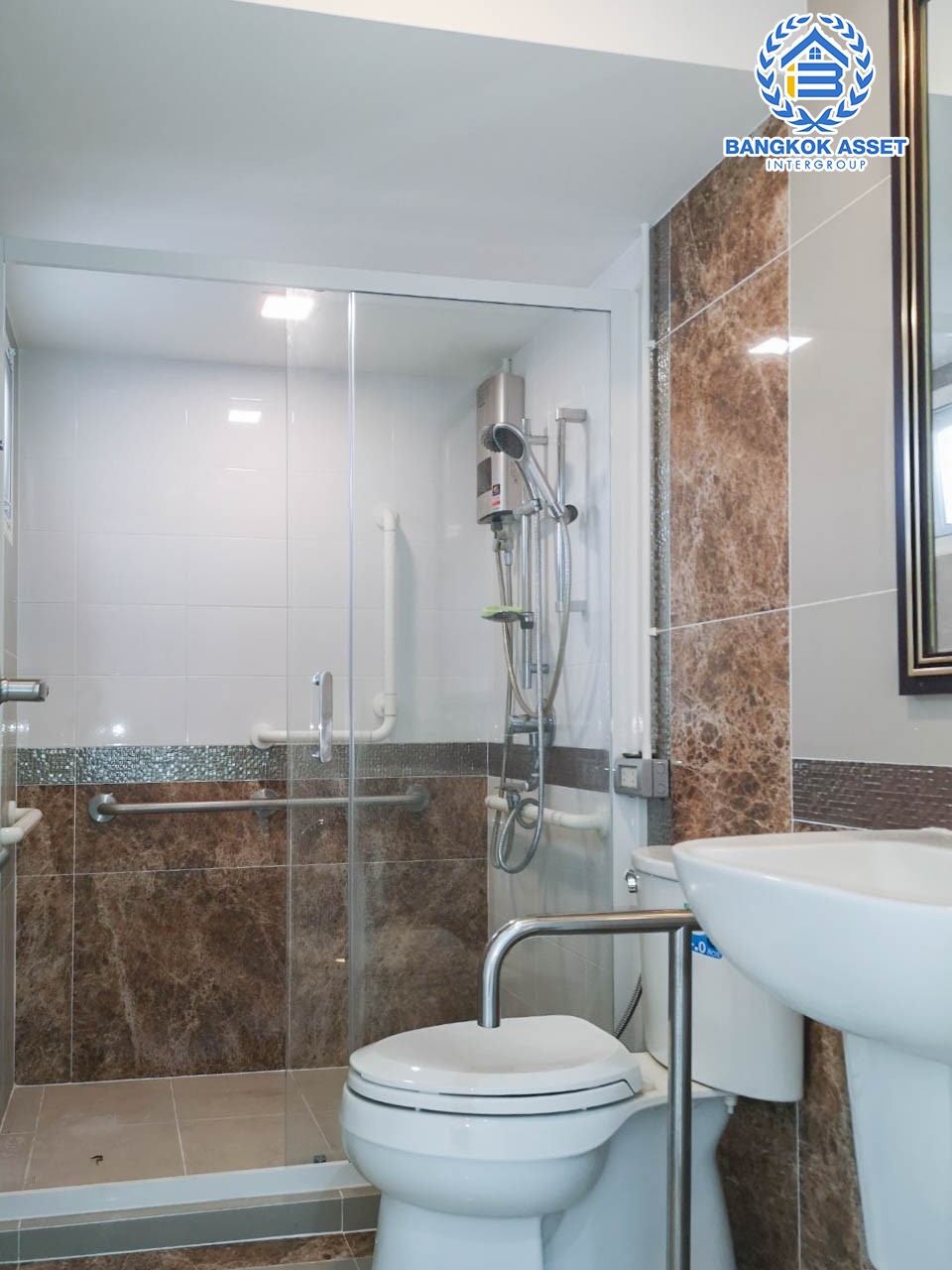 บ้านแฝดมือสอง ม.โกลเด้นนีโอ สาทร บ้านสวย หลังมุม เนื้อที่กว้างถึง 40.8 ตร.ว. ฟังก์ชัน 4 ห้องนอน 4 ห้องน้ำ จอดรถได้ 2 คัน ตกแต่งใหม่ พร้อมเข้าอยู่ ราคาถูกสุดๆ บนทำเลเชื่อมต่อหลายเส้นทาง ใกล้รถไฟฟ้าสายสีเขียว "สถานีวุฒากาศ" และ ทางด่วน "สาทร"